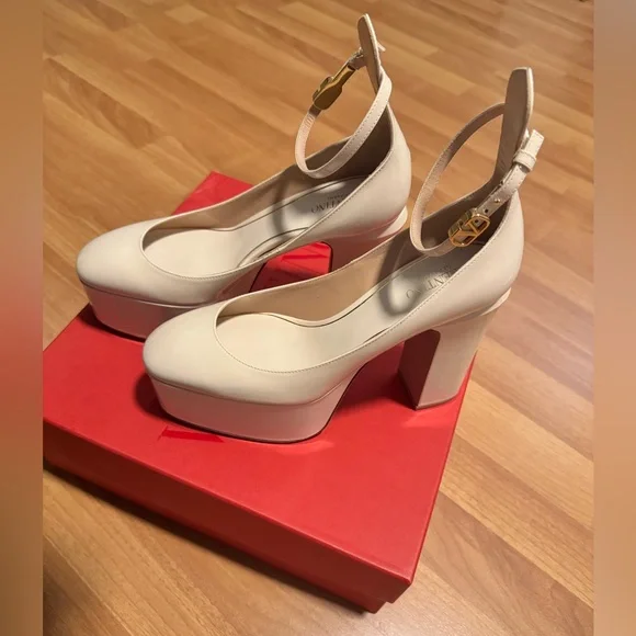 Valentino Garavani Cream Go Patent Platform Heels 37.5 - Picture 5 of 8